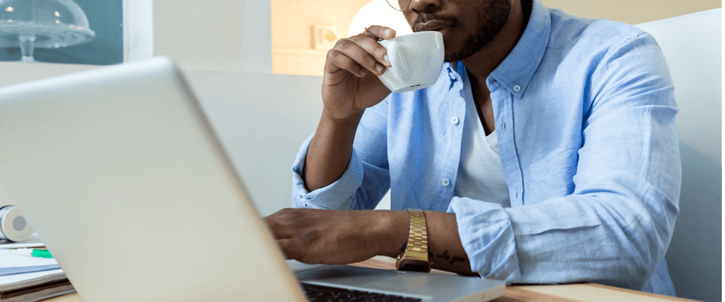 A man on his laptop researching a 637 credit score.