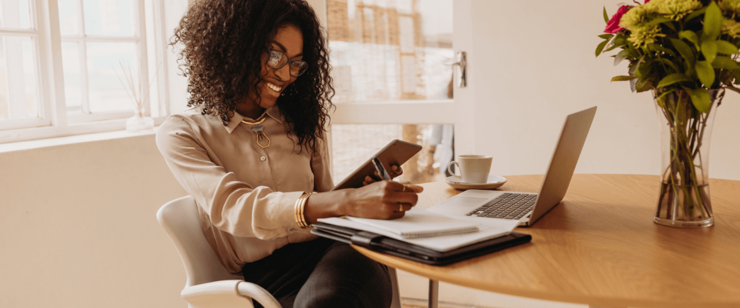 A woman looking up what a 659 credit score means for her.